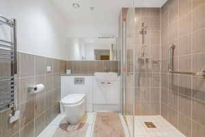 Shower room- click for photo gallery
